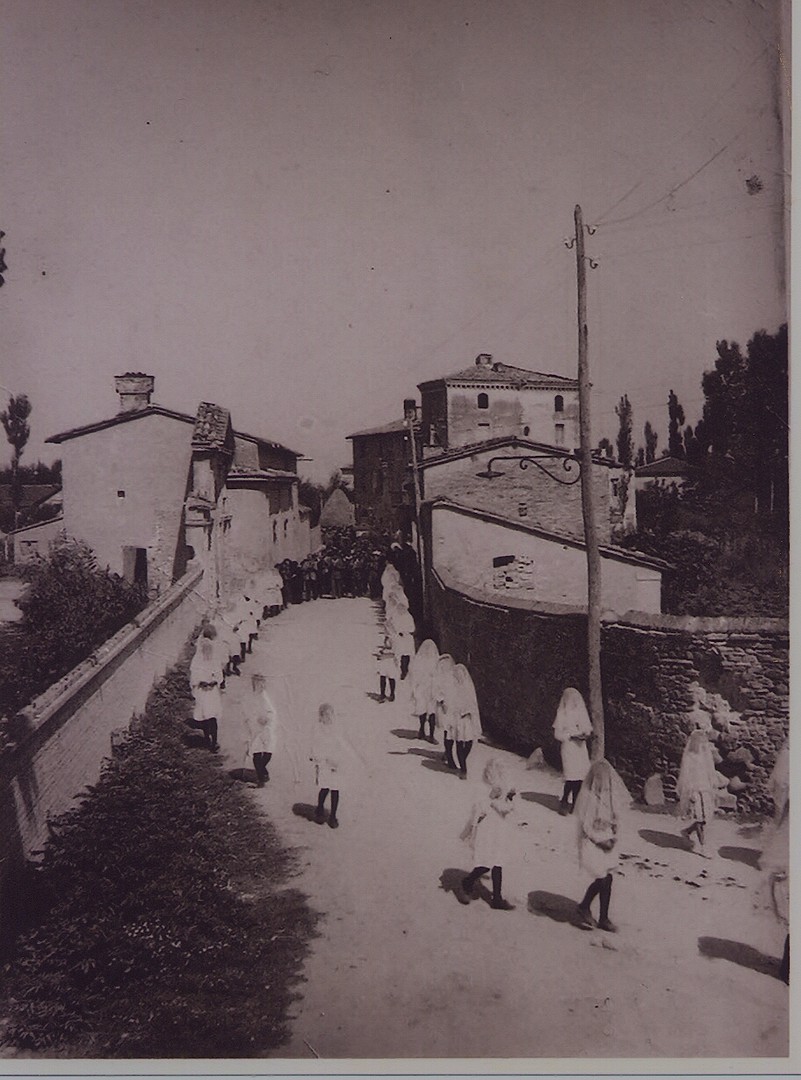 Via Collemancio — ingresso scuola elementare (archivio E. Tomassetti)